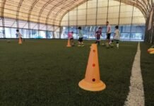 Uşaq futbolu – uşaq futbol məktəbində məşq / детский футбол / футбольная школа / футбол для детей Usaq-futbol-mektebi-usaq-futbolu-детский-футбол-футбольная-школа-Cocuk-futbolu-Kids-in-football-696x522