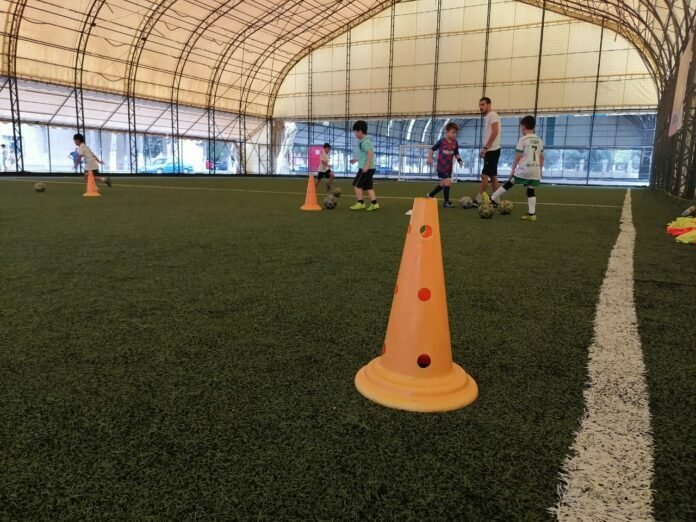 Usaq-futbol-mektebi-usaq-futbolu-детский-футбол-футбольная-школа-Cocuk-futbolu-Kids-in-football-696x522