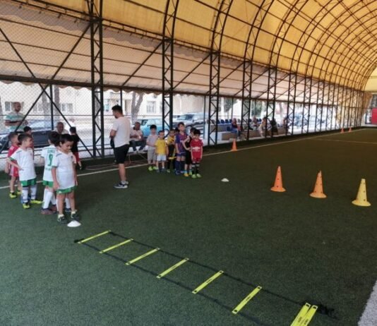 Uşaq futbol məktəbi, uşaq futbolu – детский футбол футбольная школа – Çocuk futbolu – Kids in football Usaq-futbol-məktəbi-usaq-futbolu-детский-футбол-футбольная-школа-Cocuk-futbolu-Kids-in-football-696x522