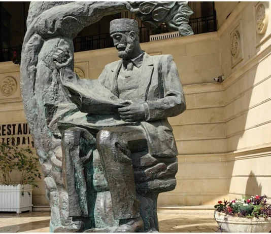 Həsən bəy Zərdabinin İçərişəhərdəki heykəlinin yerinin dəyişdirilməsi təklif olunur hesen-bey-zerdabi
