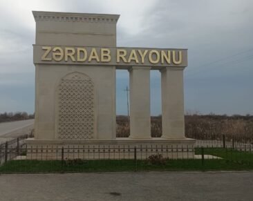 Zərdabda 3 yaşlı qız atasının idarə etdiyi aqreqatın altında qalıb öldü