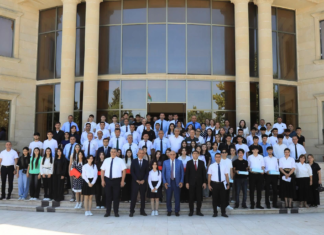 Zərdabda yüksək bal toplayan tələbələrlə görüş keçirilib – Foto