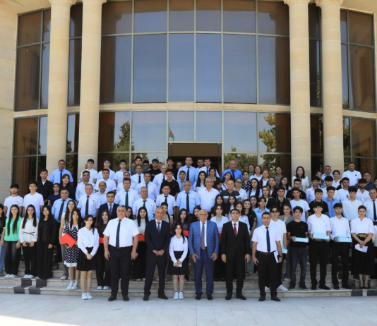Zərdabda yüksək bal toplayan tələbələrlə görüş keçirilib – Foto